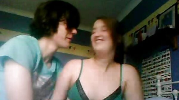 الذهبي وقحة الشعر أفريل هول سكس قديم مترجم يعطي deepthroat اللسان لقوى الإرادة