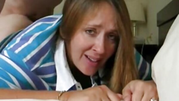 امرأة سمراء وقحة لاتينا فالنتينا لوبيز يستمني مع جنس قديم مترجم دسار