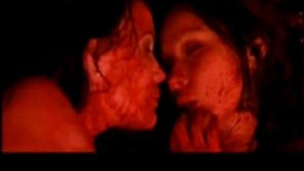 فيكتوريا تمتص دسار سكس قديم مترجم كما لو كان ديك العصير