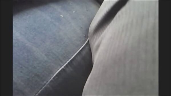ليلي كارتر تمتص سكس عائلى قديم رفيقتها وركوبها.