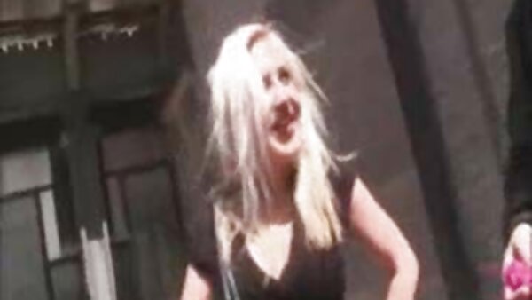 القزم الشقراء Jules Van افلام سكس قديمه مترجمه Saint يركب قضيبًا صعبًا