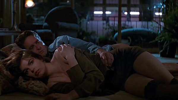 شقراء مذهلة سكس كلاسيكي قديم مترجم اليورو Angel Long يعطي رأسه على الأريكة