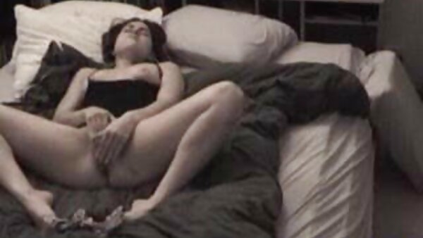 اليابانية القذرة floosie مع سكس امهات مترجم قديم المغفلون لطيف جوري سواك يعطي رأسها وركوب ديك