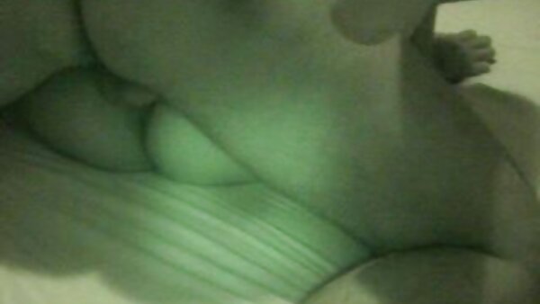 عاهرة سكس العائله الصاخبه من الدرجة الممتازة سومير ماتسو تعطي اللسان