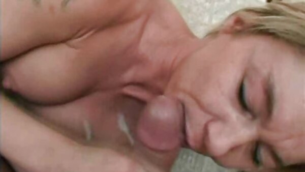 الشقراء المورقة ذات الثدي الكبير افلام قديمة سكس مترجمة صعبة للغاية مع ديك كبيرة على السرير
