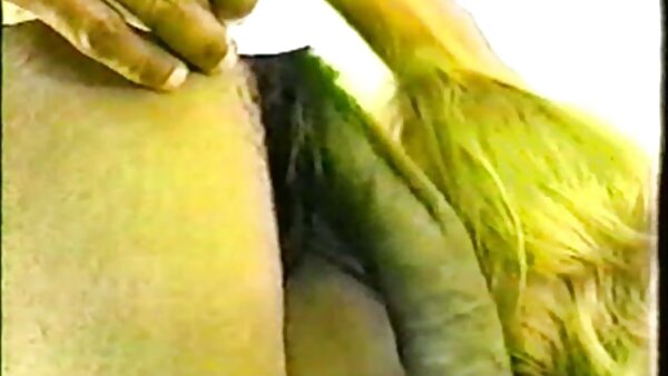 شقراء شقراء سكس كلاسيكي قديم مترجم عربي تحاول إرضاء بوسها الذي لا يشبع