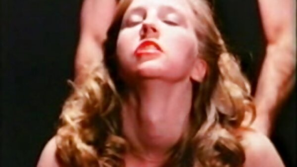 فاتنة مغرية هو اللعب بوسها أثناء الحصول فيلم سكس مترجم قديم على أسلوب هزلي مطعون