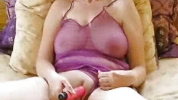 الفاسقة المخيفة جيانا الدانتيل جنس امهات قديم تمتص ديك deepthroat وتعطي titjob