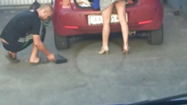 الفتاة اليابانية افلام سكس قديمه مترجمه المرحة سايا هيوزاكي ترتدي حزامًا على رقبتها