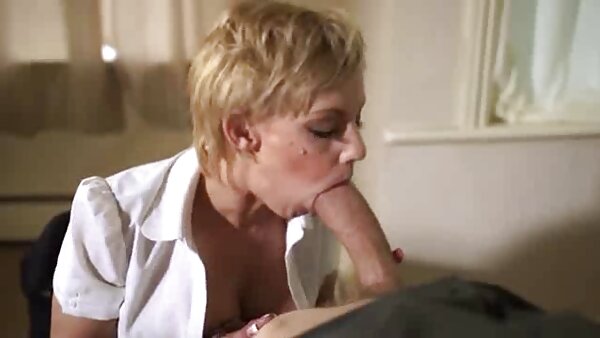 الفتاة الفاتنة سكس كلاسيكي قديم مترجم بشكل خيالي ليلى لي تعطي رأسها