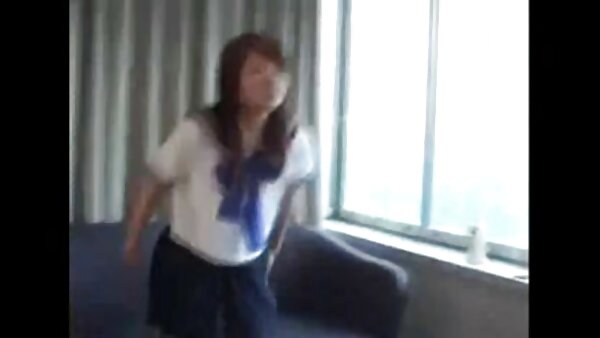 الأم سكس قديم مترجم اليابانية الجذابة يوكاري تعطي رأساً